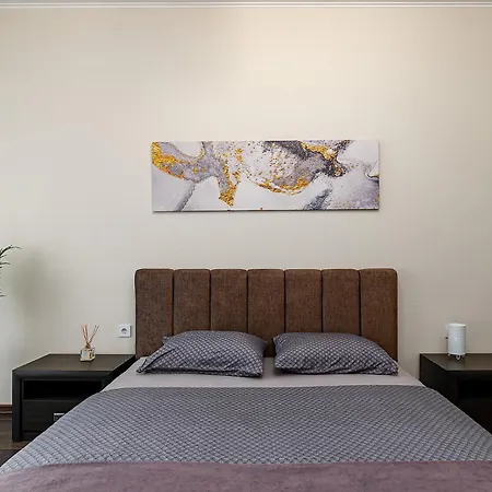 Lights With Two Bedrooms In The Center Of