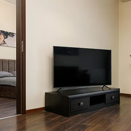 Lights With Two Bedrooms In The Center Of דירה