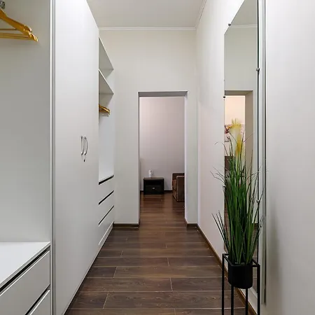 Lights With Two Bedrooms In The Center Of *