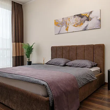 Lights With Two Bedrooms In The Center Of *