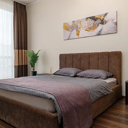 Lights With Two Bedrooms In The Center Of *